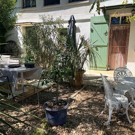 Pensionat Chambre Seville - Piscine Chauffee - Mas Saint-Louis 4*